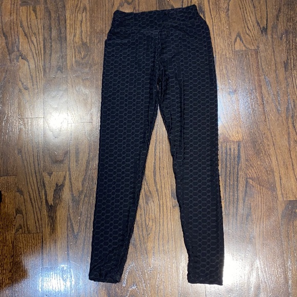 Black Leggings - Booty Lifting - LARGE - Picture 2 of 5